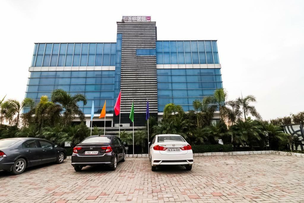 La Silver Leaf Nawāshahr Exterior foto